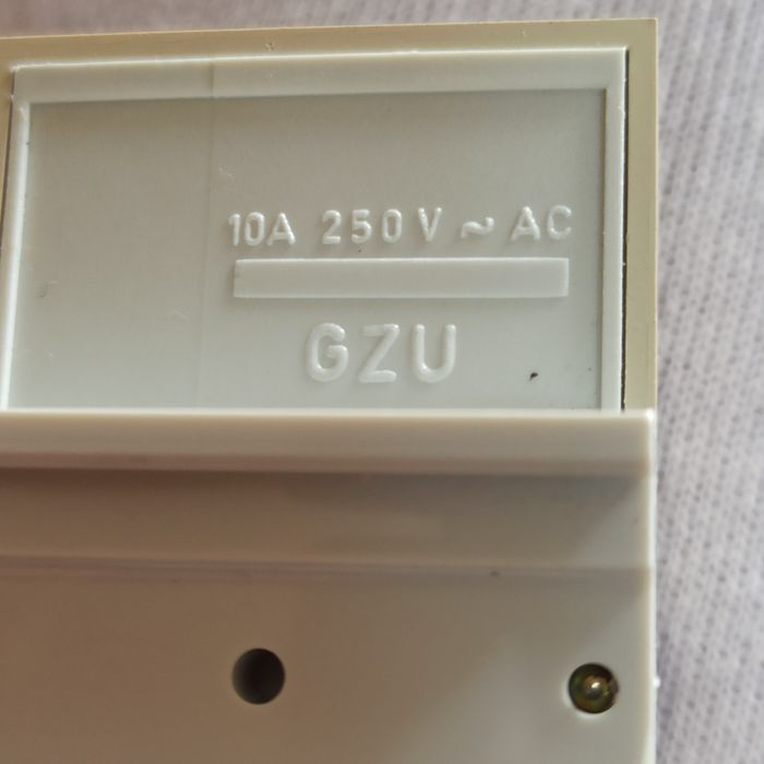 Gniazdo przekaźnika nowe GZU 10A 250V~AC
