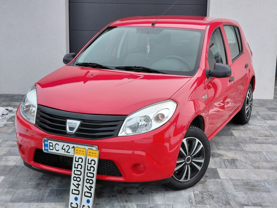 Продаєця Dacia Sandero 1.4 бензин 2009 рік