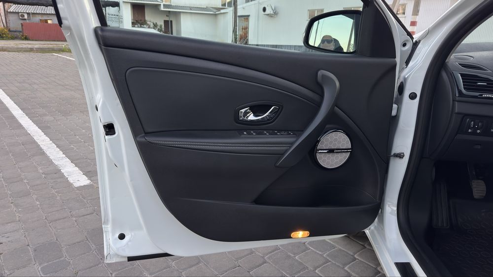 Renault Megane 2016рік BOSE Не фарбований