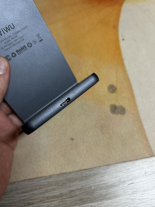 WIWU phone charger