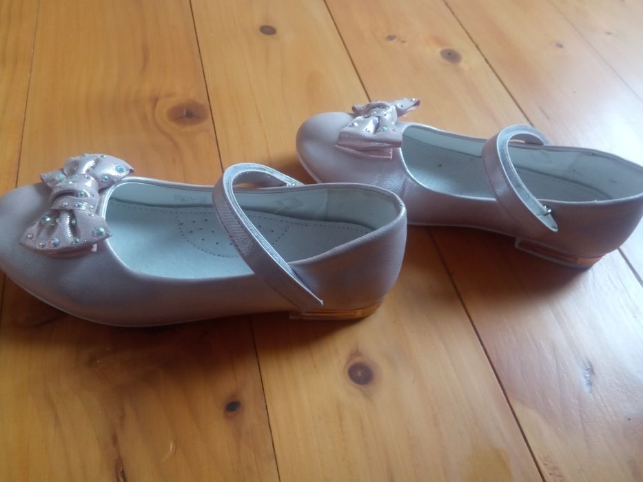 Продам туфлі для дівчинки