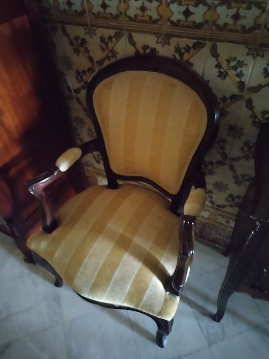 2 Cadeirões clássicos em ótimo estado e muito bonitos