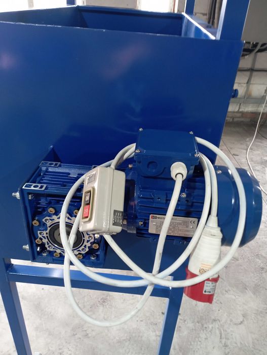 Змішувач кормів,комбікормів,кормосмеситель,горизонтальний