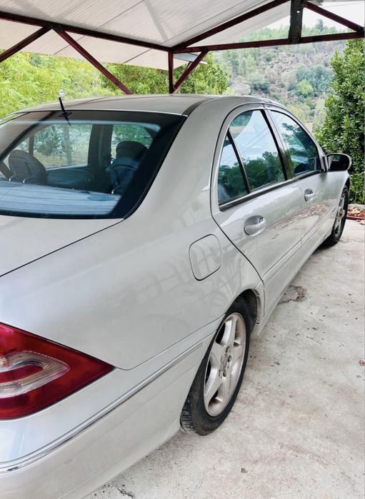 Mercedes-Benz C 220 CDI (W203) – Mecânica Impecável | IPO 10/2027 | Muito Estimado