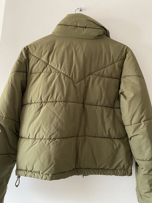 Blusão acolchoado gola alta verde Bershka