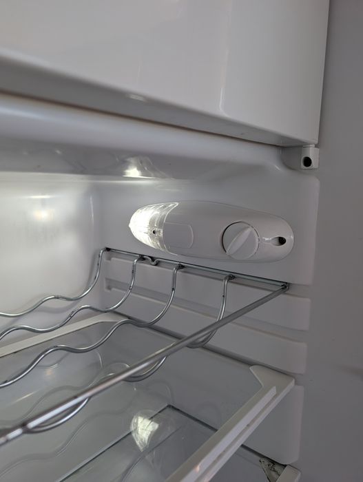 Frigorífico pequeno Indesit modelo TFAA 10