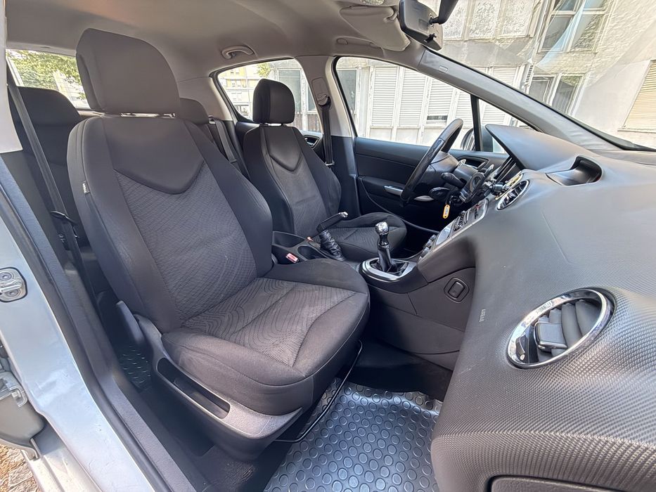 Peugeot 308 — fotografia 7