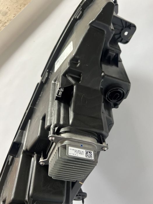 Tesla Model X фари- рест/до рест