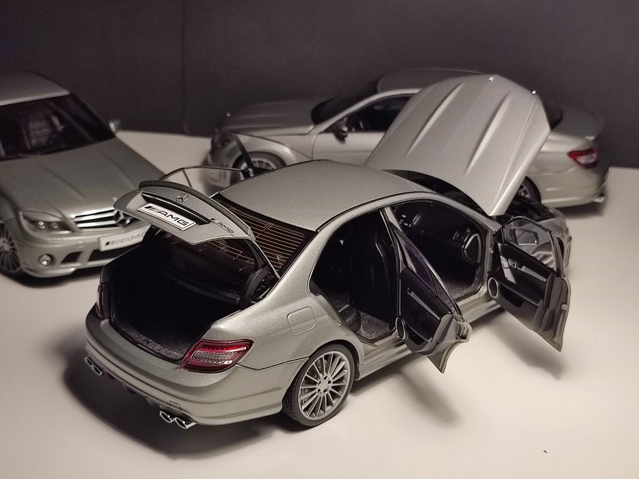 Модель Mercedes-Benz C63 AMG w204 1/18 AutoArt: 10 000 грн