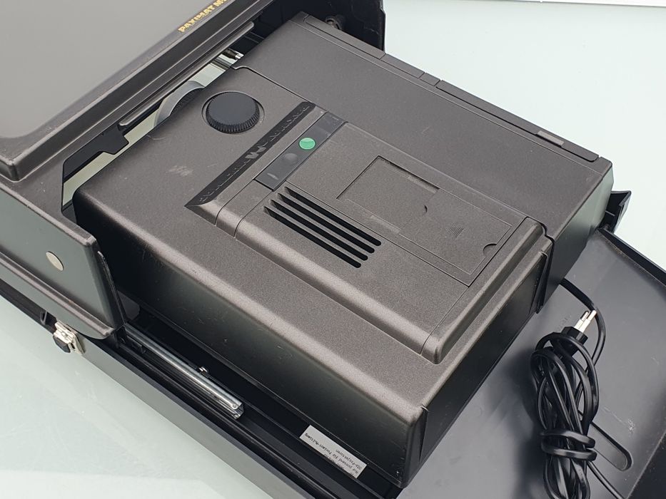 Rzutnik do slajdów Braun multimag 5015 AF.  Ekranem