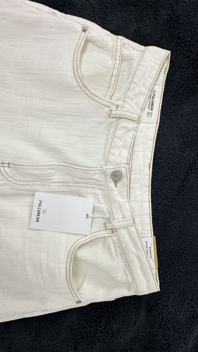 Pull&Bear білі мішкуваті джинси з текстурою