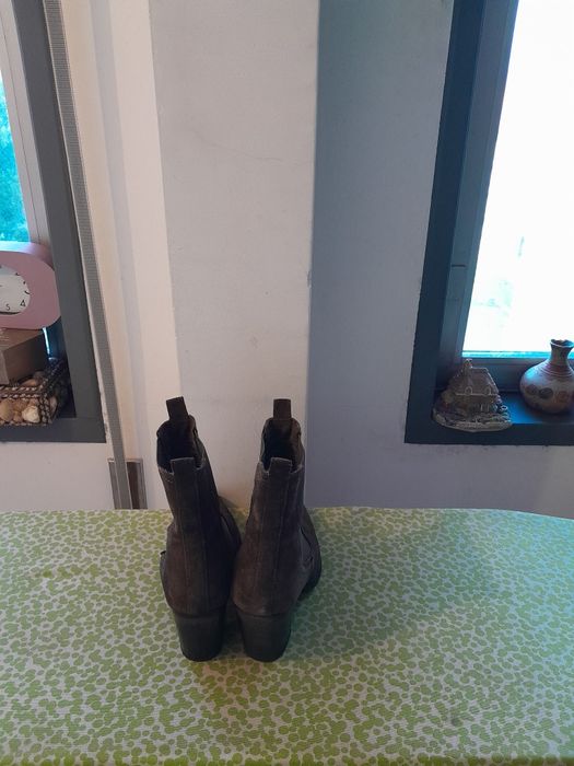 Vendo Botas de Senhora MANGO muito bonitas como novas