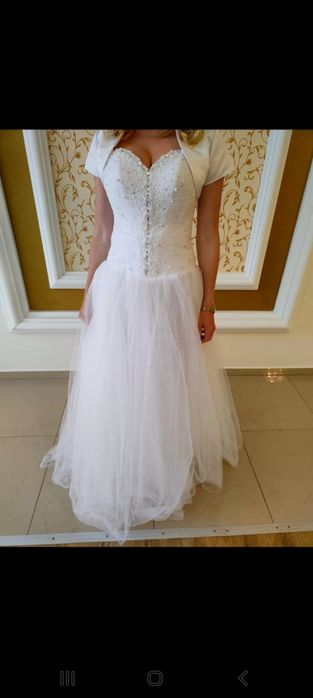 Piekna sukienka ślubna