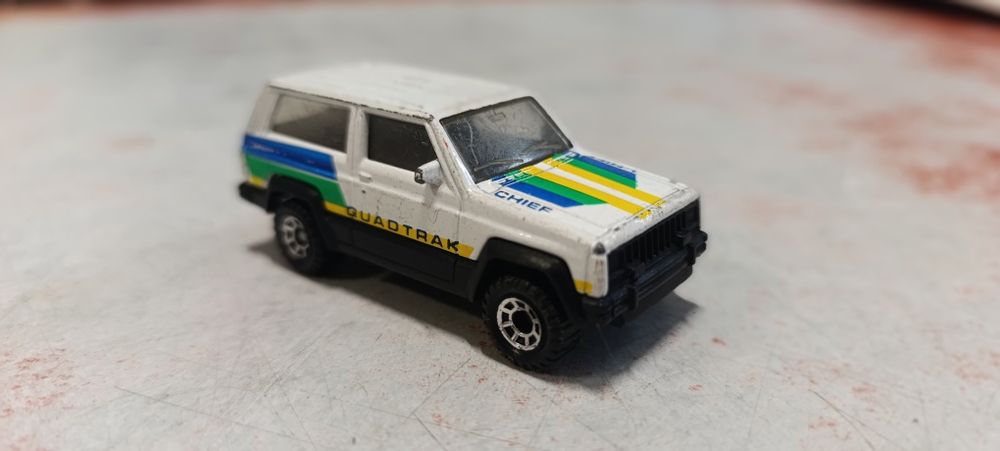 Matchbox Jeep Cherokee Quadtrak „Chief” 1986 rok .