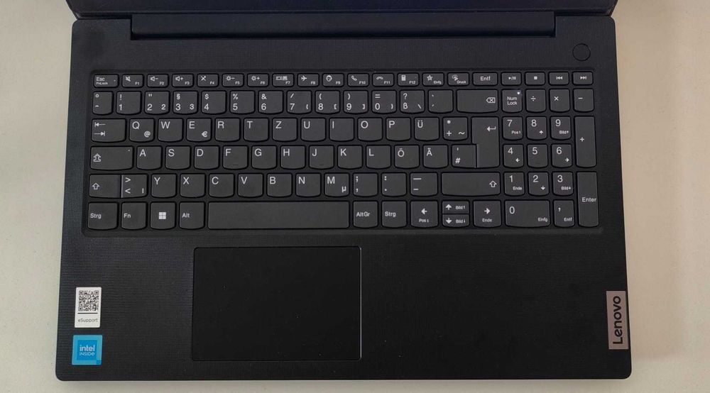 Portátil LENOVO V15G2IJL - Novo