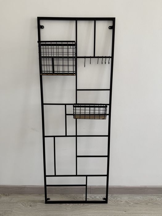 Estante preto em aço