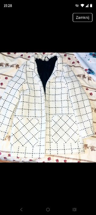 Biały szykowny płaszczyk