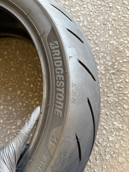 Pneu de mota 200/55/17 Bridgestone Battlax S23