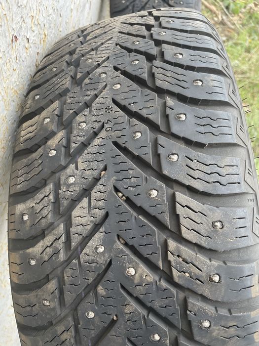 Зимова гума Нокіан  215/60/17