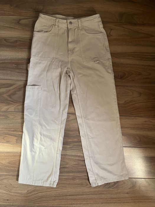 Biale spodnie cargo sinsay