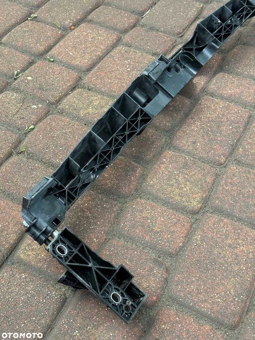 Mercedes E Klasa W212 Lift 12-16 Wzmocnienie Pas Przedni Przód