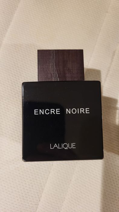 Perfume encre noire de lalique