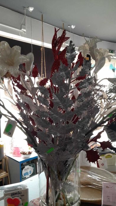 Tenho 600  flores  de purpurina,vendo barato,motivo mudança de ramo.