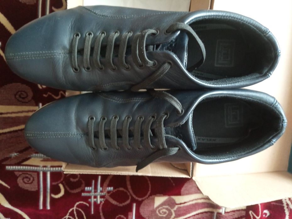 Продам кросівки чоловічі