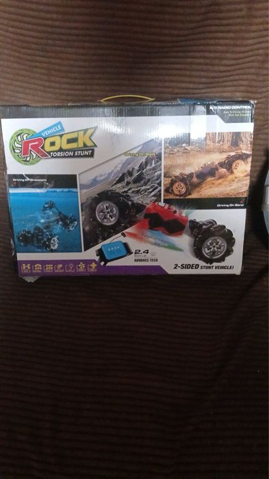 Машинка трюкач перевертиш на пульті