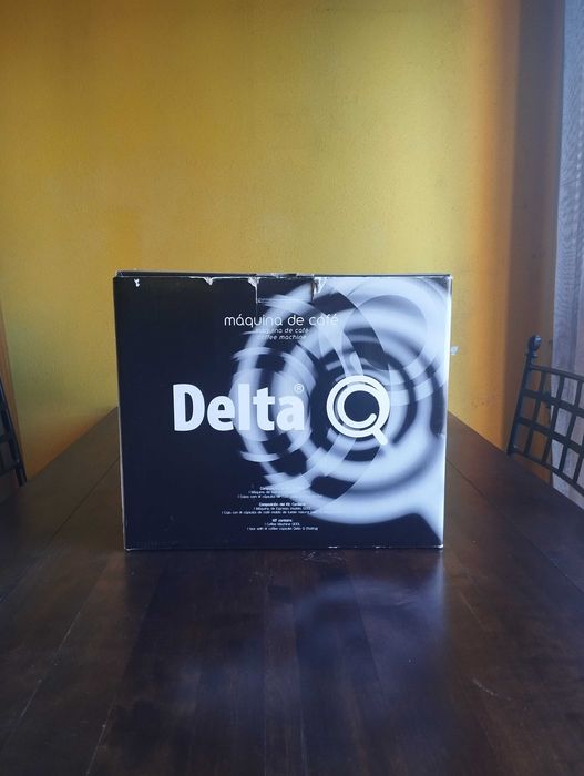 Máquina de Café "Delta Q Qool" Vermelha