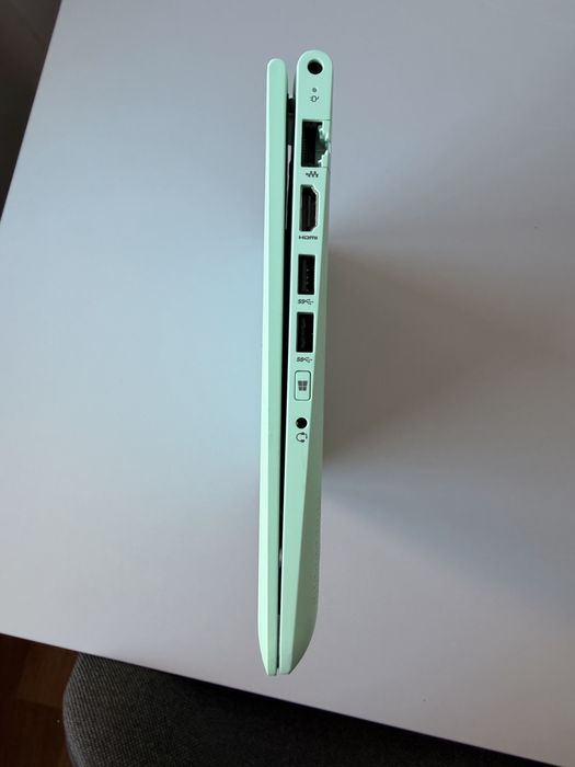 Ноутбук НР повністю робочий +зарядний пристрій стан ідеальний