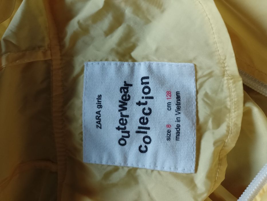 Ładny płaszczyk przeciwdeszczowy dziewczęcy Zara rozm 128