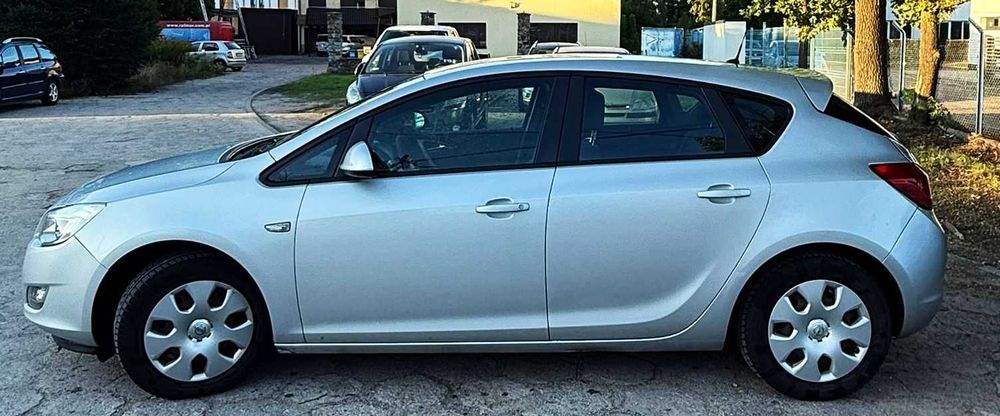 Astra J 2010 1.4 LPG do 2034 bez rdzy 1Właściciel 13 lat 100 % sprawna