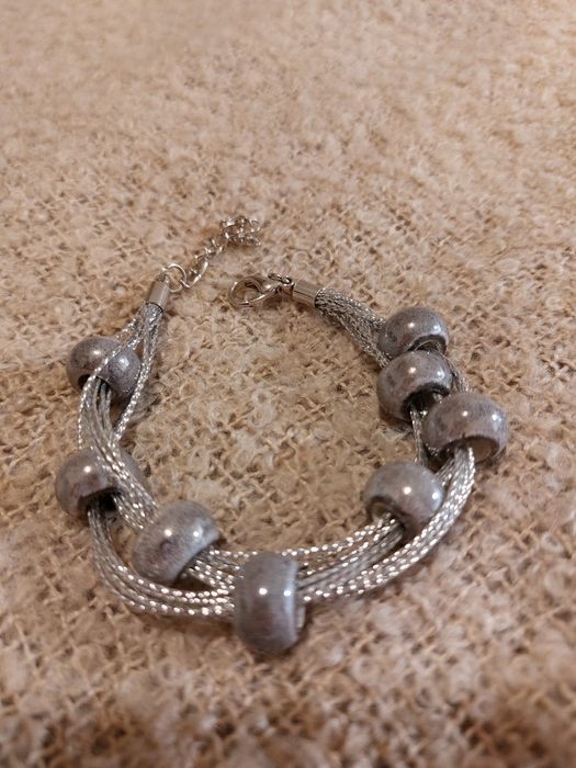 Bransoletka z szarymi kamieniami