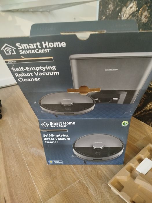 Robot sprzątający silvercrest ze stacją opróżniającą .fabrycznie nowy.