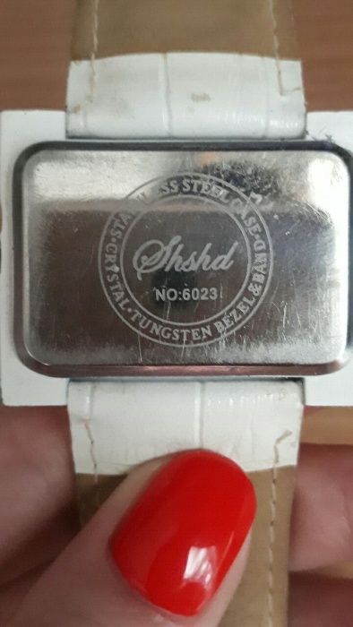 Часы Shshd c камнями
