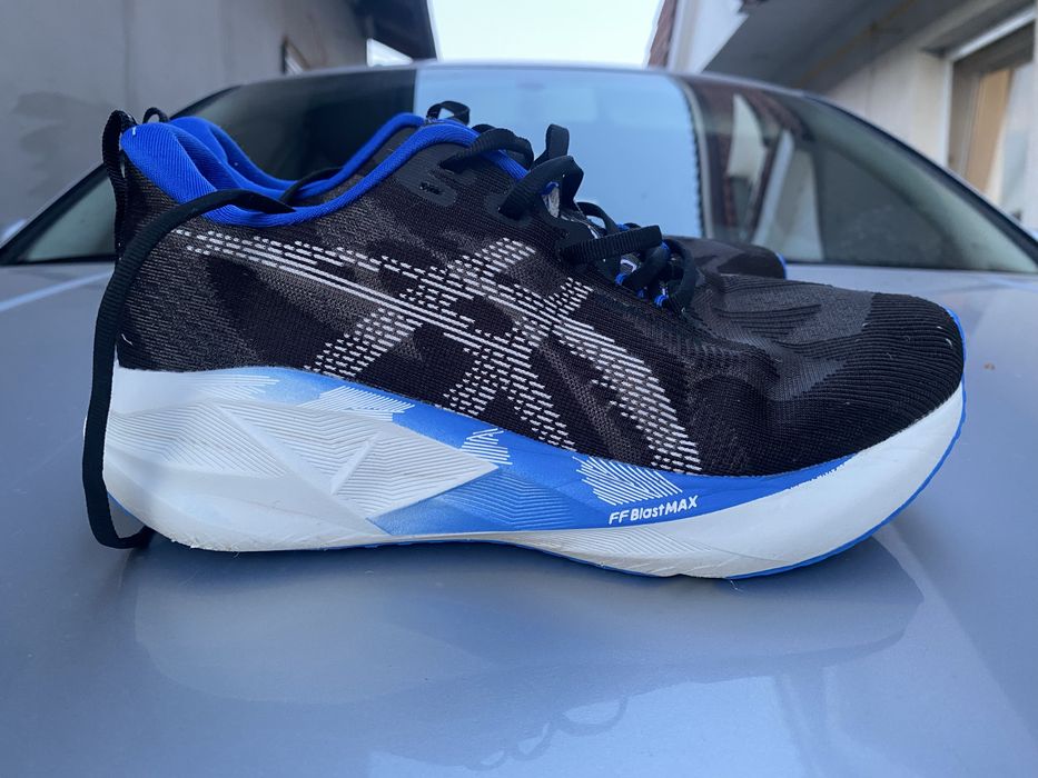 Бігові кросівки Asics novablast 5