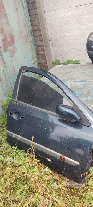 Передні двері праві, на Рено лагуна 2 універсал 2003