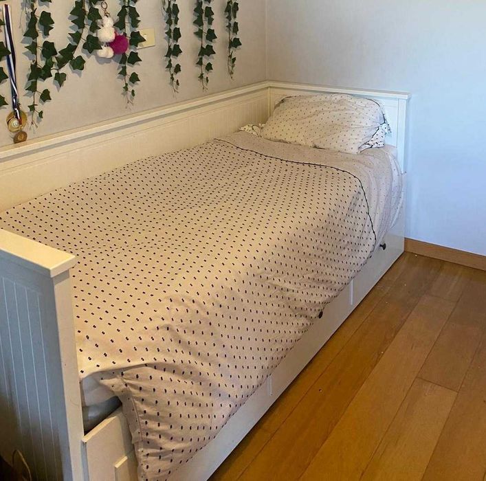 Cama Hemnes IKEA solteiro/casal com 3 gavetões e 2 colchões 80 x 200