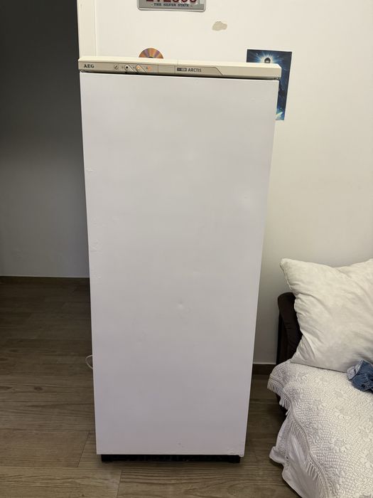 Arca congeladora vertical em otimo funcionamento