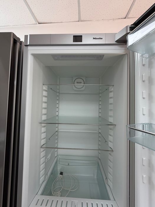 Холодильник Miele df4T з Німеччини 200см майже новий