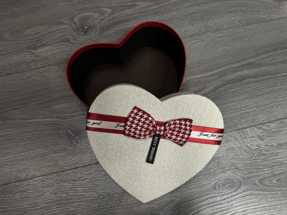 Подарункова коробка