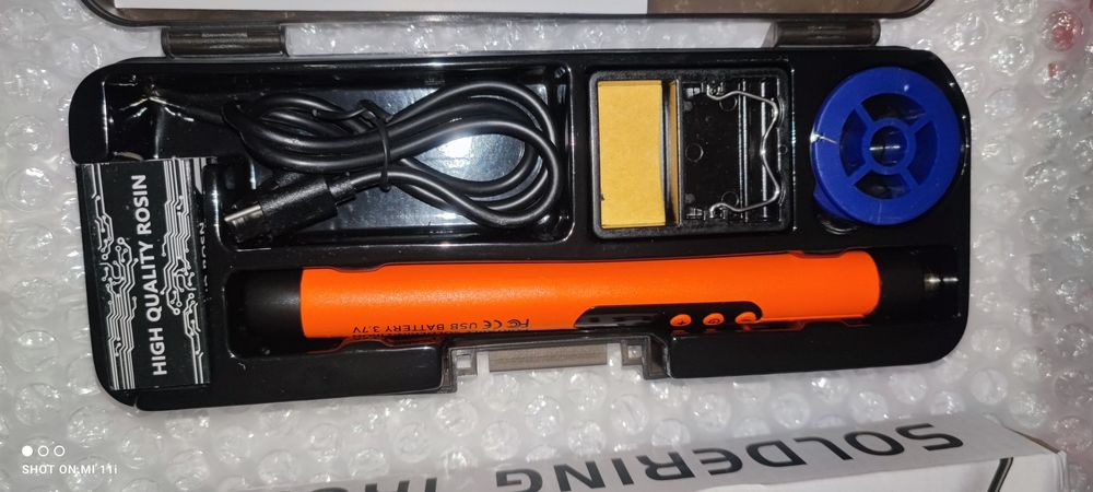 Nowa lutownica USB-C z akumulatorem i wyświetlaczem.