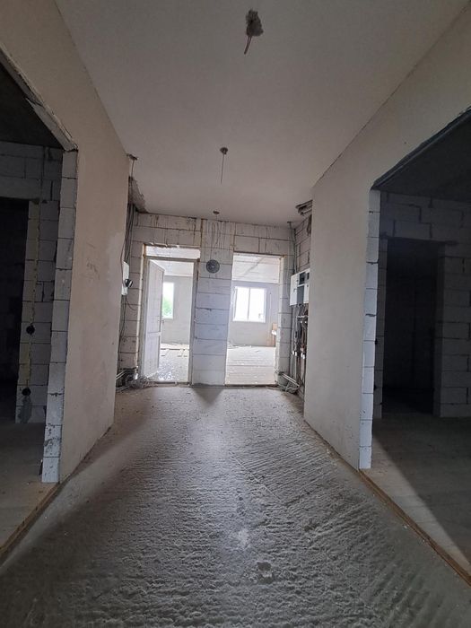 Продам приміщення на 14 квартир + гараж, поруч з метро "Берестейська"