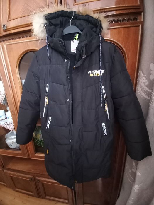 Продам дитячу, теплу куртку на ріст 146