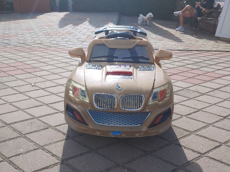 Дитячий акумуляторна машинка