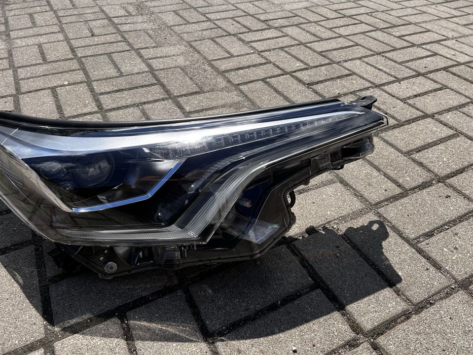Toyota chr full led lampa prawa nowa
