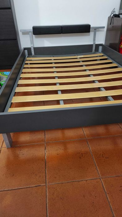 Cama de casal moderna metal