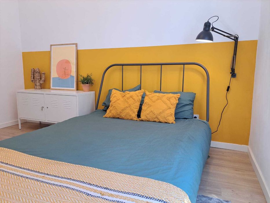 Quarto (com despesas incluídas) junto à Escola Agrária e ao Hospital