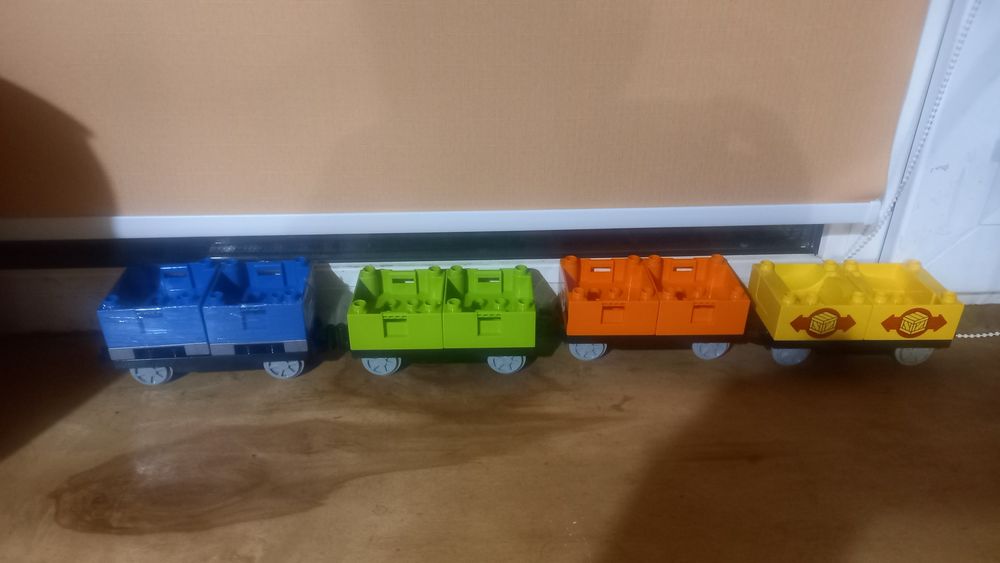 Lego duplo вагончики